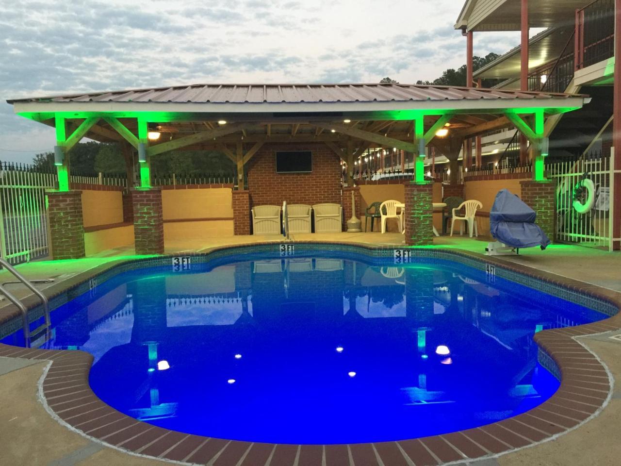 Selmer Star Plus Inn & Suites מראה חיצוני תמונה
