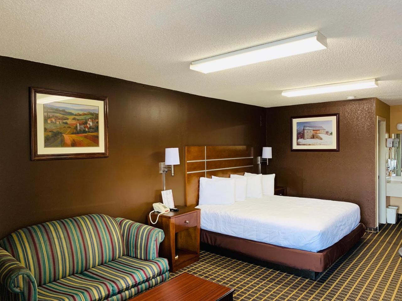Selmer Star Plus Inn & Suites מראה חיצוני תמונה