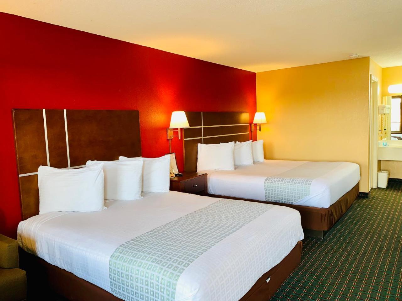 Selmer Star Plus Inn & Suites מראה חיצוני תמונה