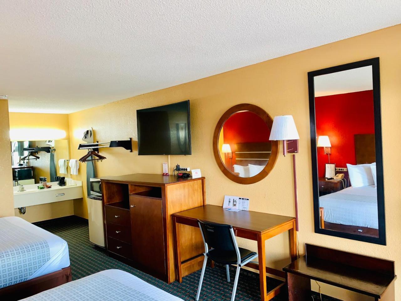 Selmer Star Plus Inn & Suites מראה חיצוני תמונה