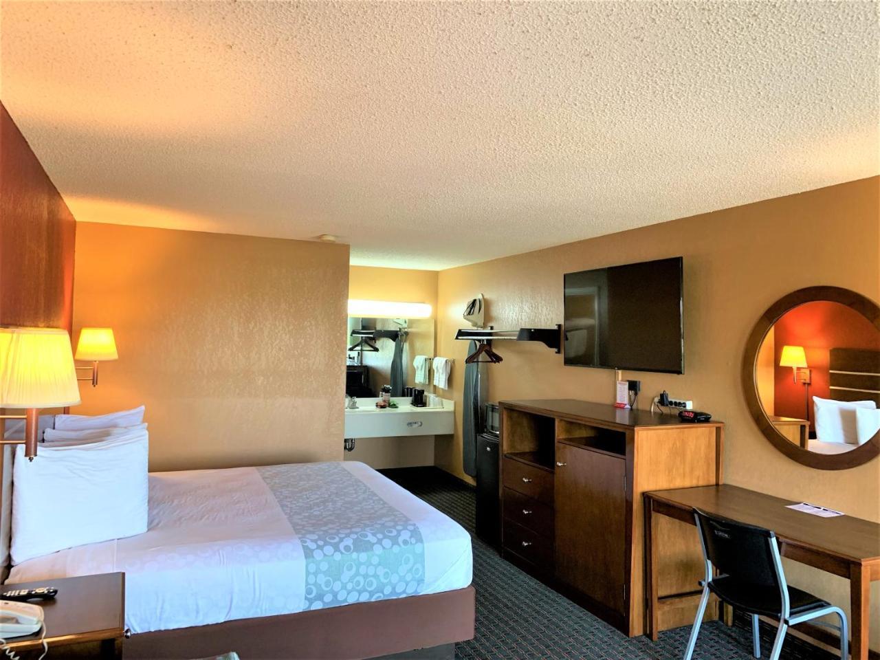 Selmer Star Plus Inn & Suites מראה חיצוני תמונה
