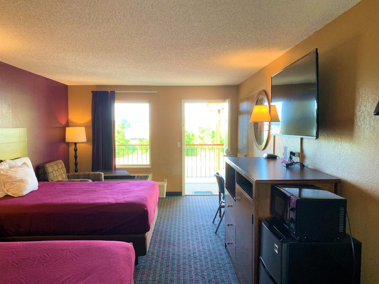 Selmer Star Plus Inn & Suites מראה חיצוני תמונה