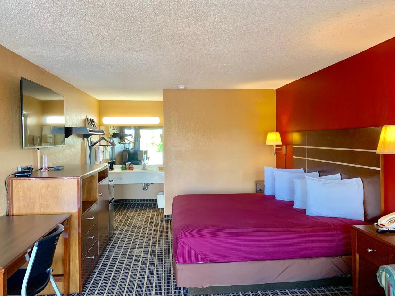 Selmer Star Plus Inn & Suites מראה חיצוני תמונה