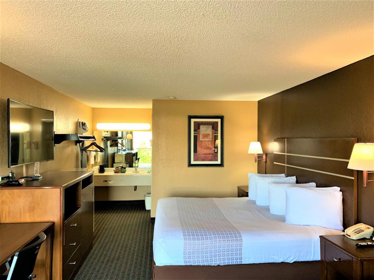 Selmer Star Plus Inn & Suites מראה חיצוני תמונה