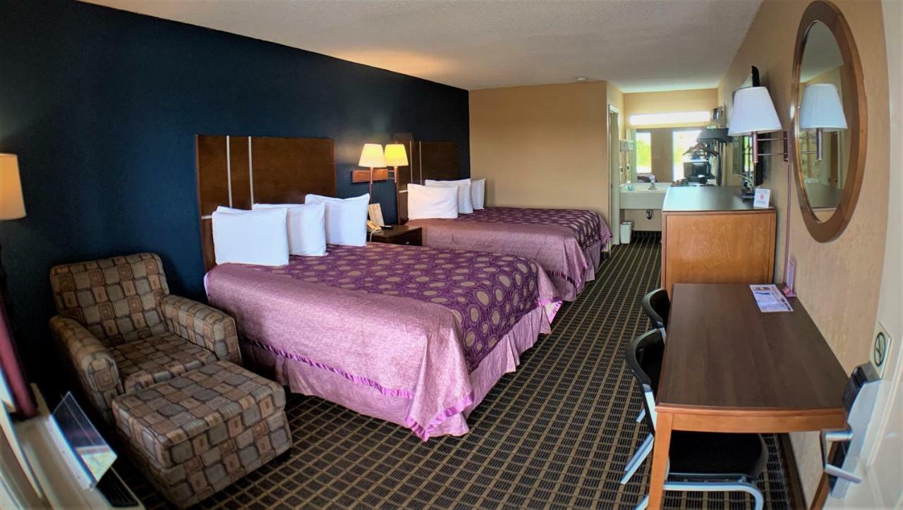 Selmer Star Plus Inn & Suites מראה חיצוני תמונה