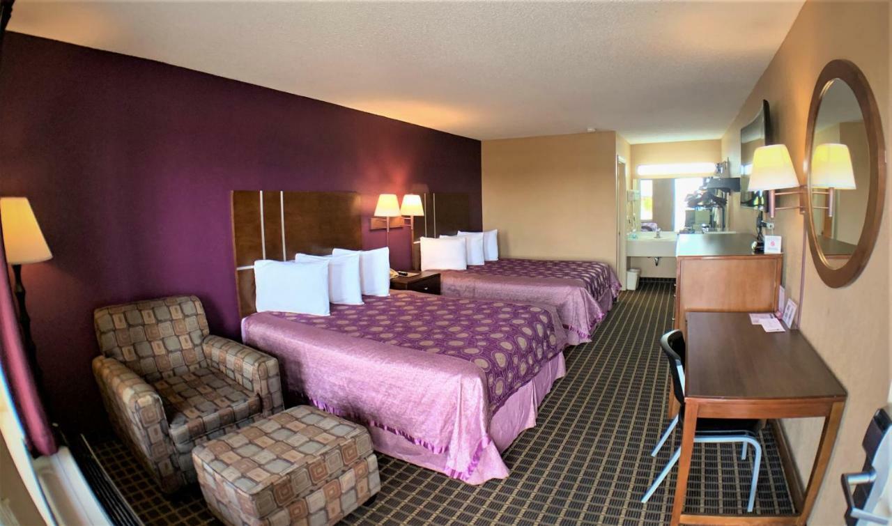 Selmer Star Plus Inn & Suites מראה חיצוני תמונה
